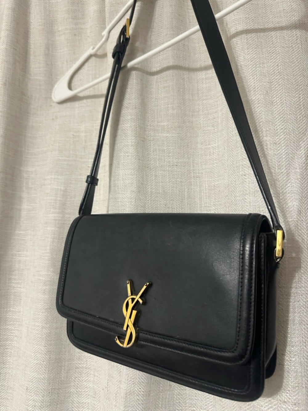 Yves Saint Laurent Black Leather Shoulder Bag with Gold YSL Logo - Picture 7 of 9